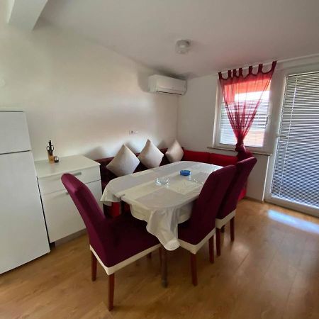 Renic Apartments Нин Екстериор снимка